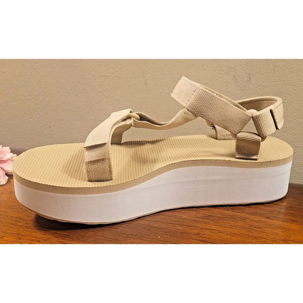 TEVA WOMEN FLATFORM UNIVERSAL LARK WHITE STRAPPY SANDALS US 9 Platform 1008844